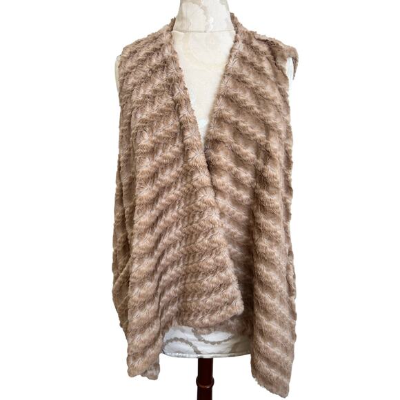 G by Giuliana Faux Fur Vest High Low Drape with Pockets Small - Picture 1 of 9